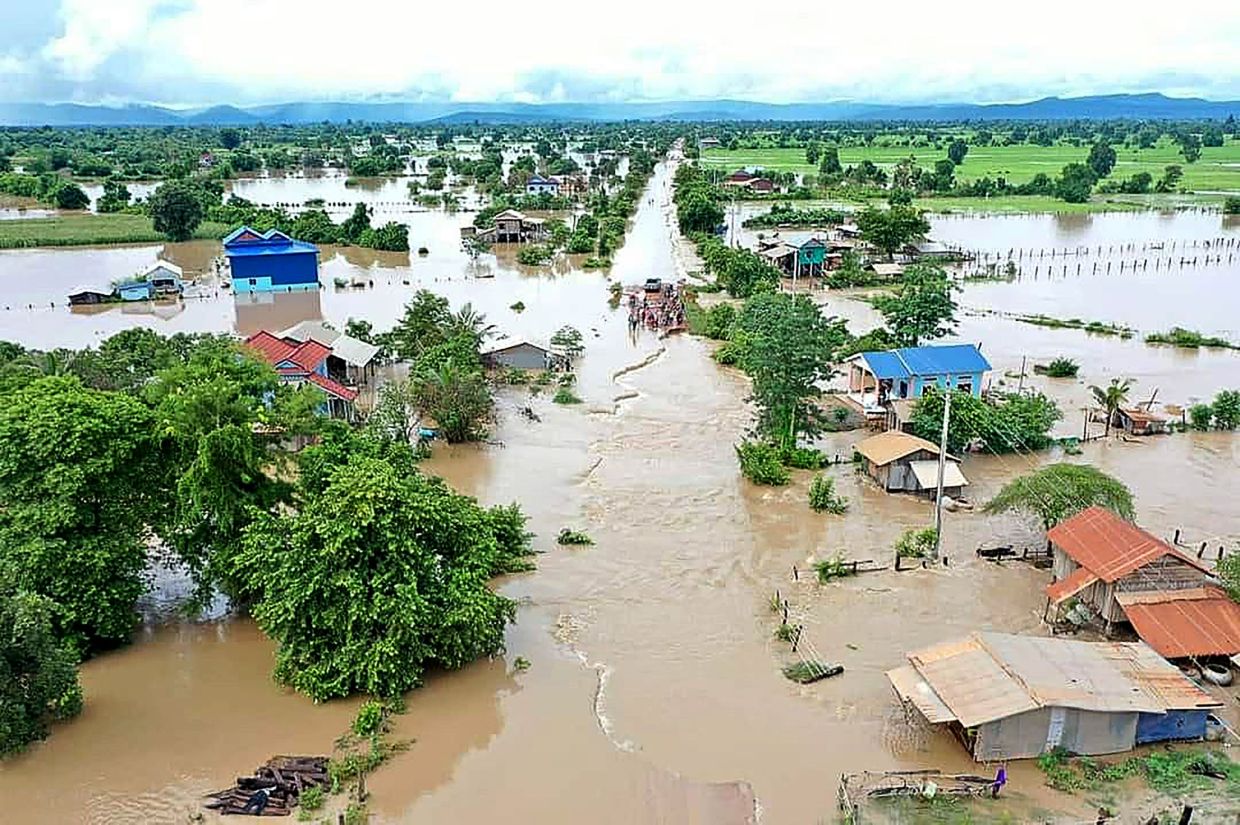 Cambodia gives financial help to 360,000 families affected by inflation and floods