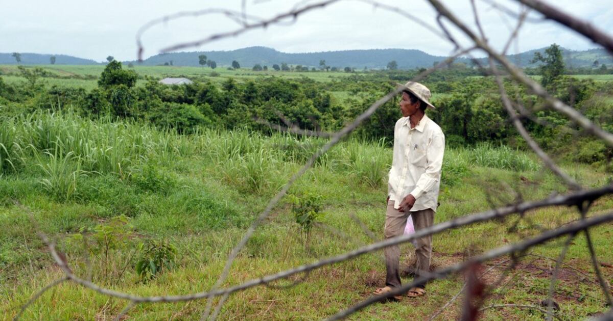 Some 200 urge action on long-running Cambodian land conflicts